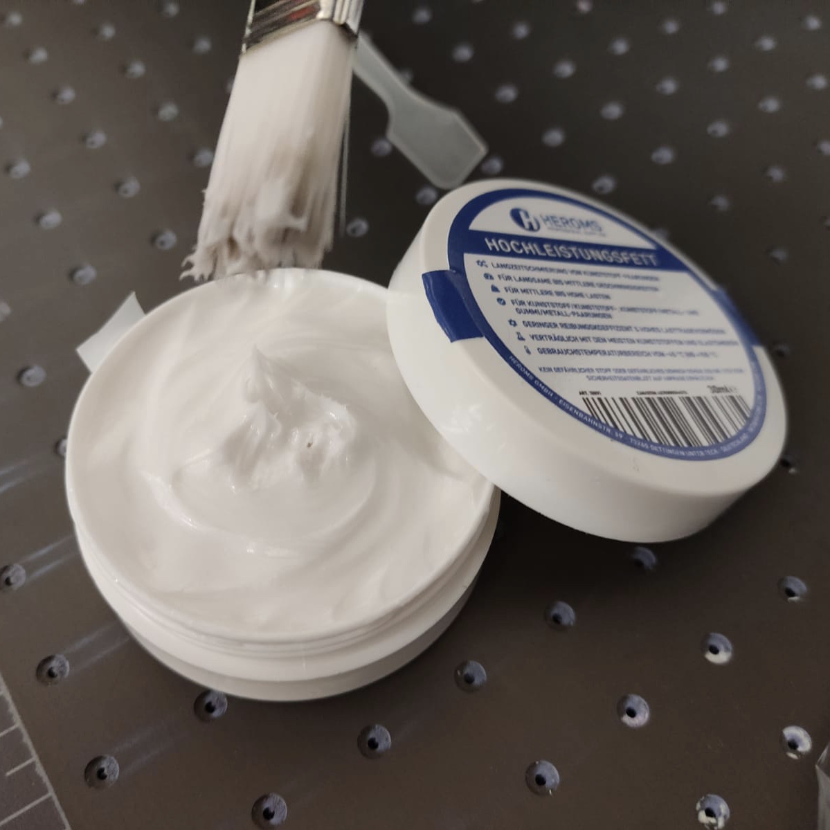 High performance grease plastic applications 30ml in screw cap jar